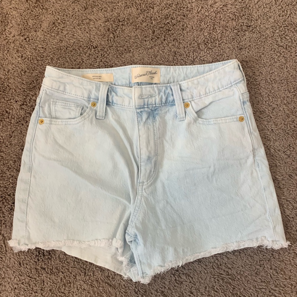 Universal thread Jean shorts size 2/26R